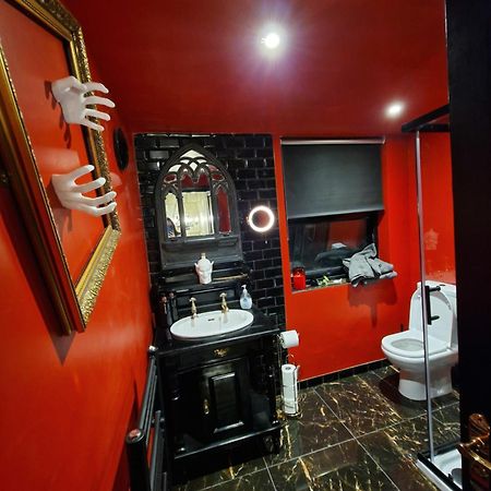 Wednesday'S Family Rooms York Exteriör bild